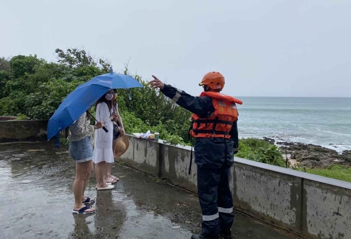 「璨樹」來襲墾丁   東部海岸首當其衝  海巡岸勸不鬆懈