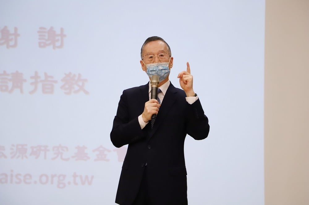 可能是 1 人和站立的圖像