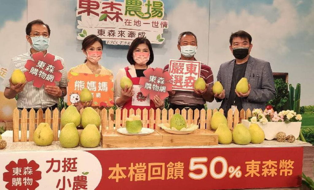 雲林縣長張麗善、農業處長吳芳銘和果農張冠倫