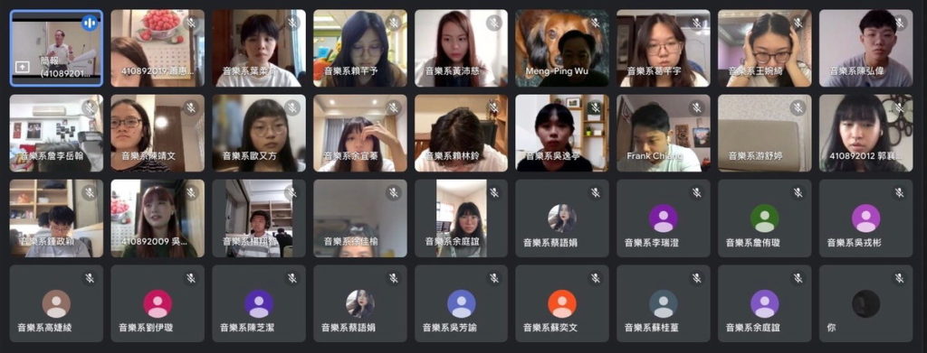 各系主任及導師與新生共同出席線上共識營活動【本圖上框右4為音樂系吳孟平主任】