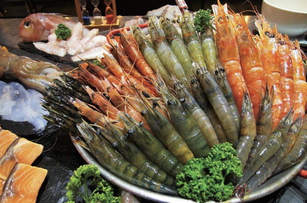 Global Mall新北中和推八海食潮「萬國蝦霸總匯組合」原價1,450元，外帶優惠價599元