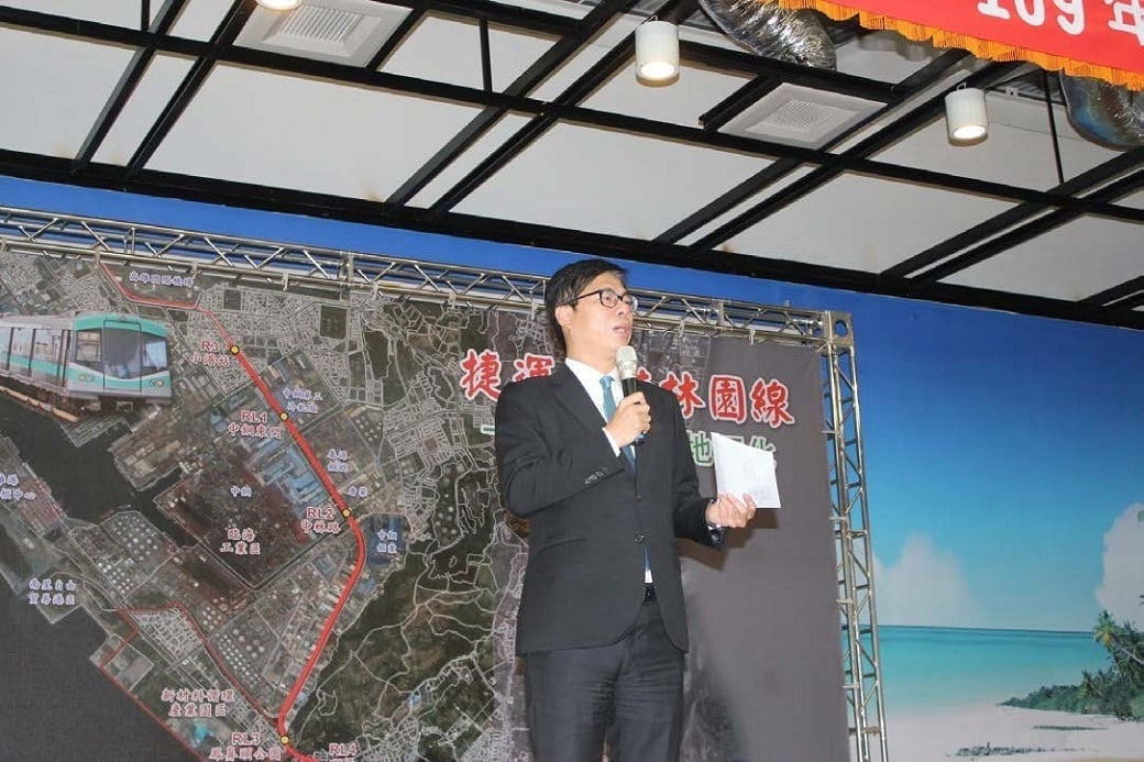 可能是 1 人和站立的圖像