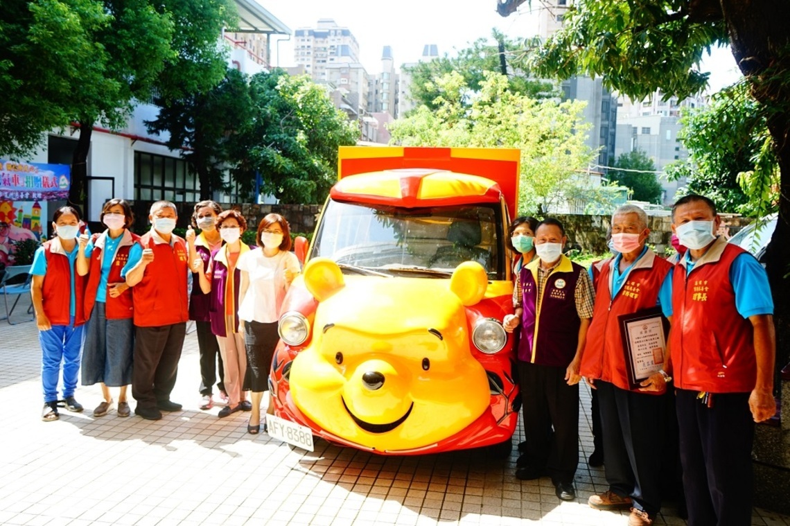 全台首輛「漂泊行動元氣車」 高市育德慈善會挹注街友就業新能量/波新聞