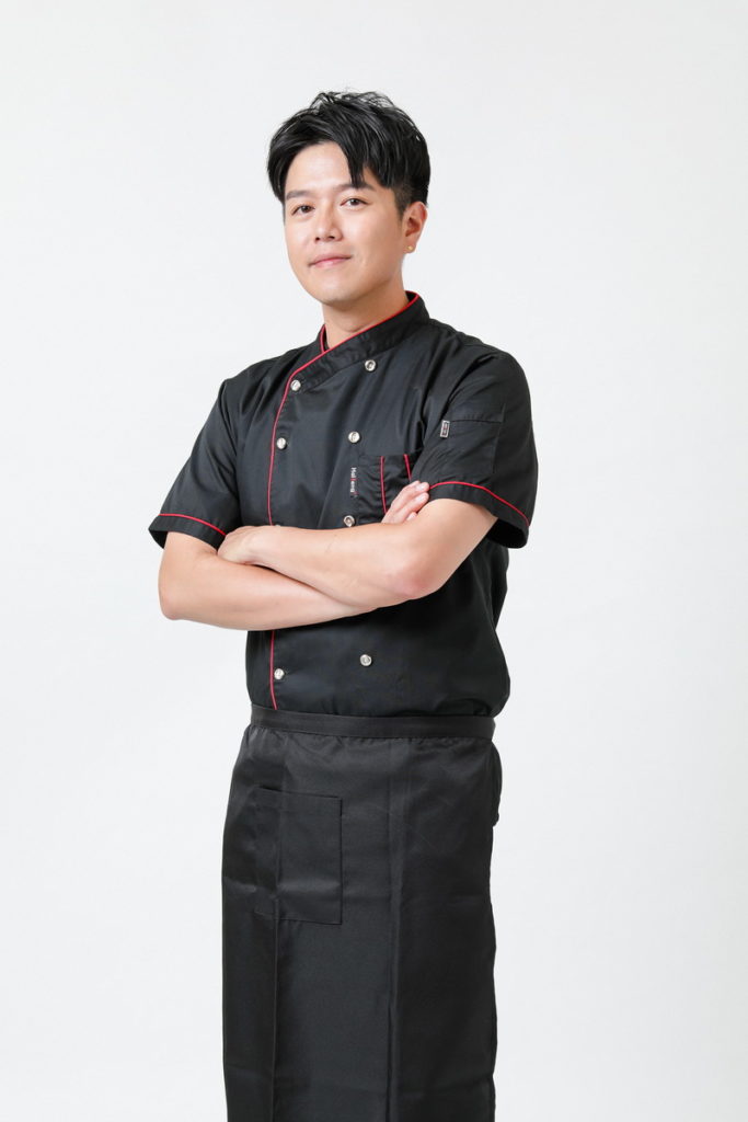 李饗煮易由藝人李易2020年創立,實踐職人精神,悉心鑽研廚藝,成就每道商品,且堅持選用上等食材,讓即食品也能神還原真實美味