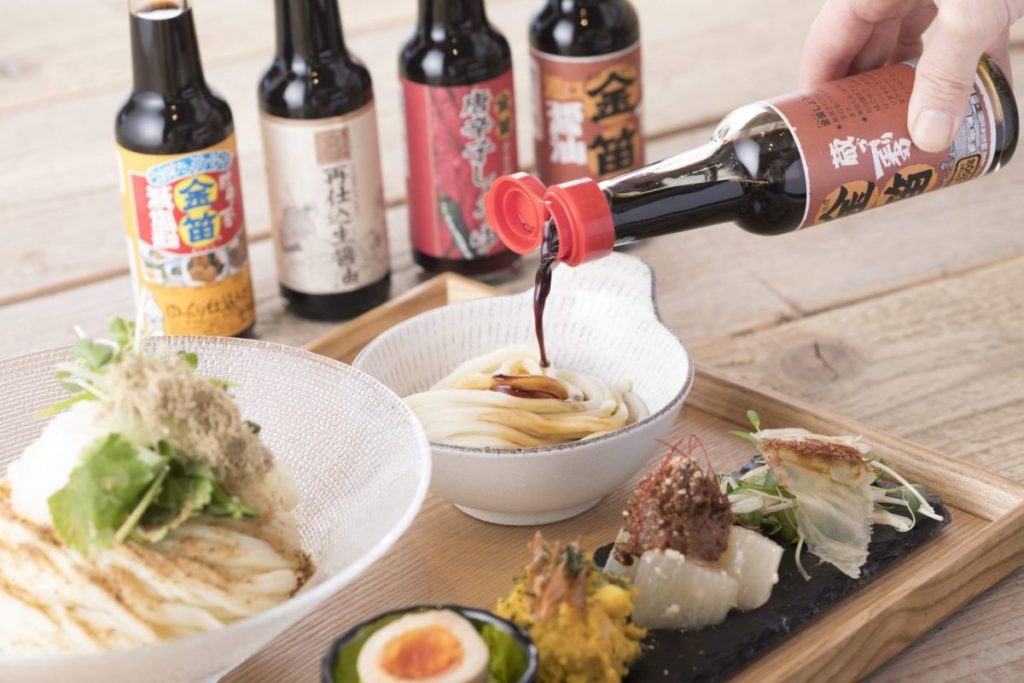 ▲特選多種醬油烏龍麵(單點¥880/附角煮燉肉¥1,180/附炸蔬菜¥1,330)(圖片提供:埼玉縣)