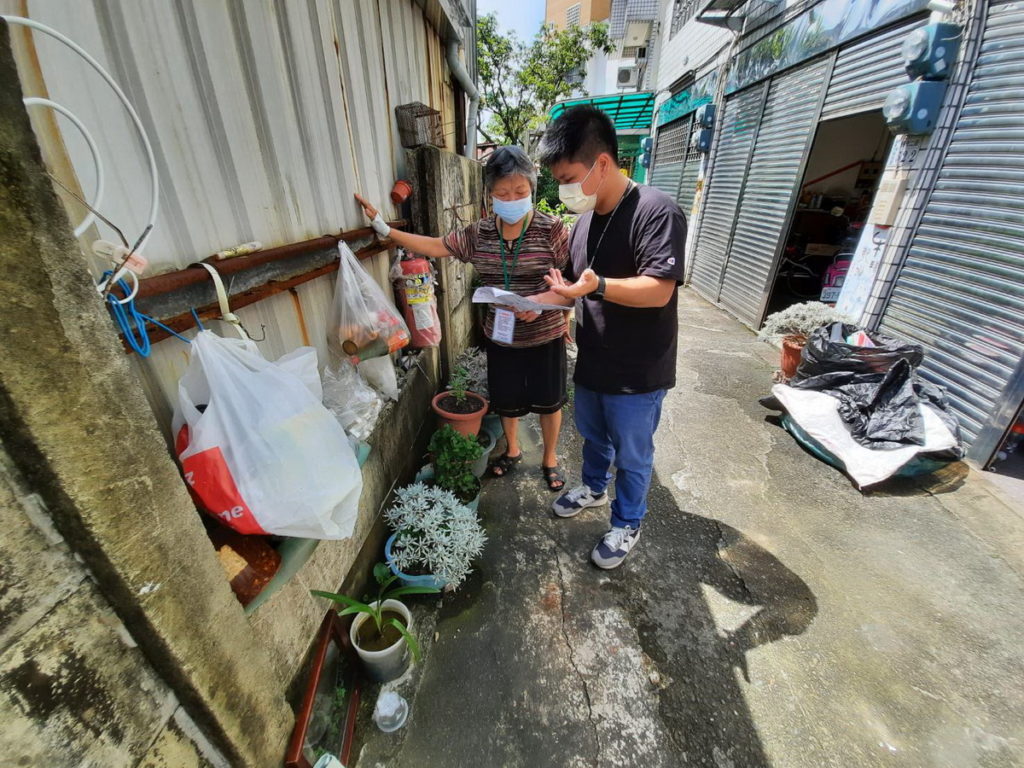 嘉義市政府環境保護局為照顧資源回收個體業者,以嘉義市列冊之個體業者為對象,開放個體業者申請加入「資收關懷計畫」
