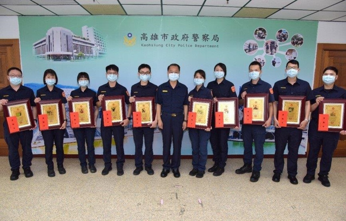 雄警受理報案服務態度「好」 局長頒贈獎牌獎金來道「賀」
