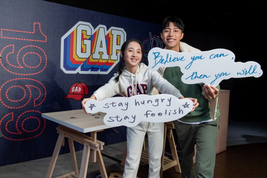 李沐與蔡凡熙認為服裝是可以給予人自信與力量的,因此透過電繡文字,傳遞力量給所有