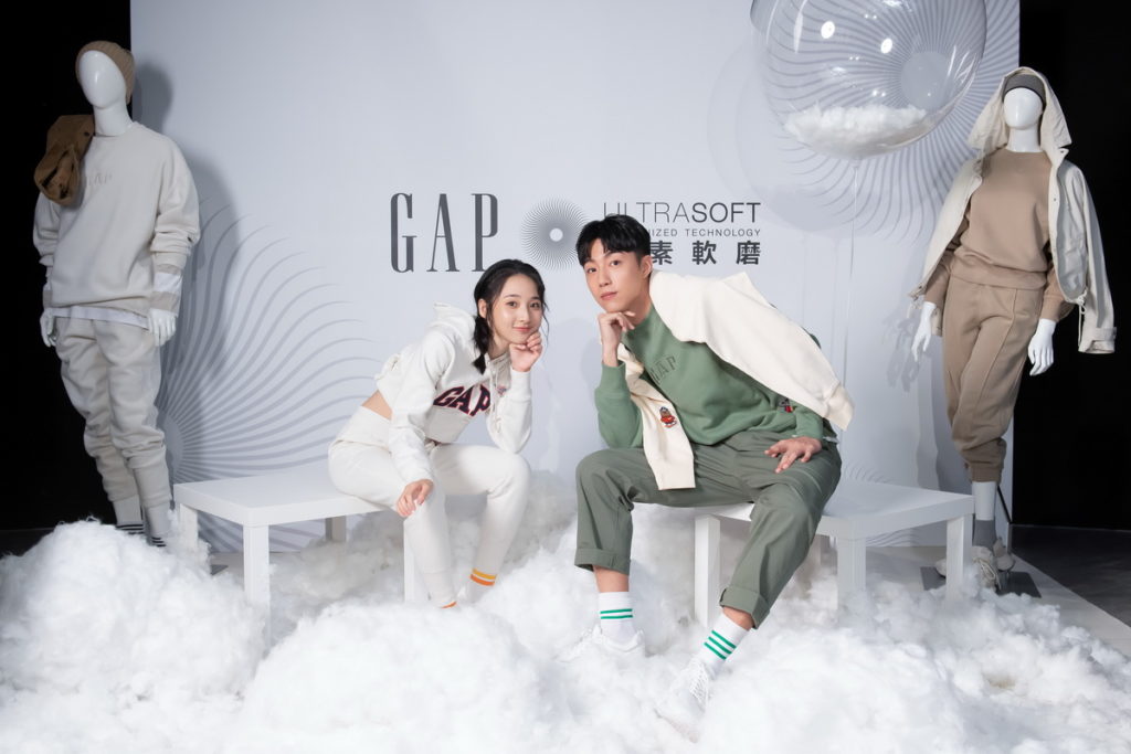 Gap秋冬推出「碳素軟磨」系列新品,旨在讓每個穿上Gap的消費者皆能柔軟而自在地做自己