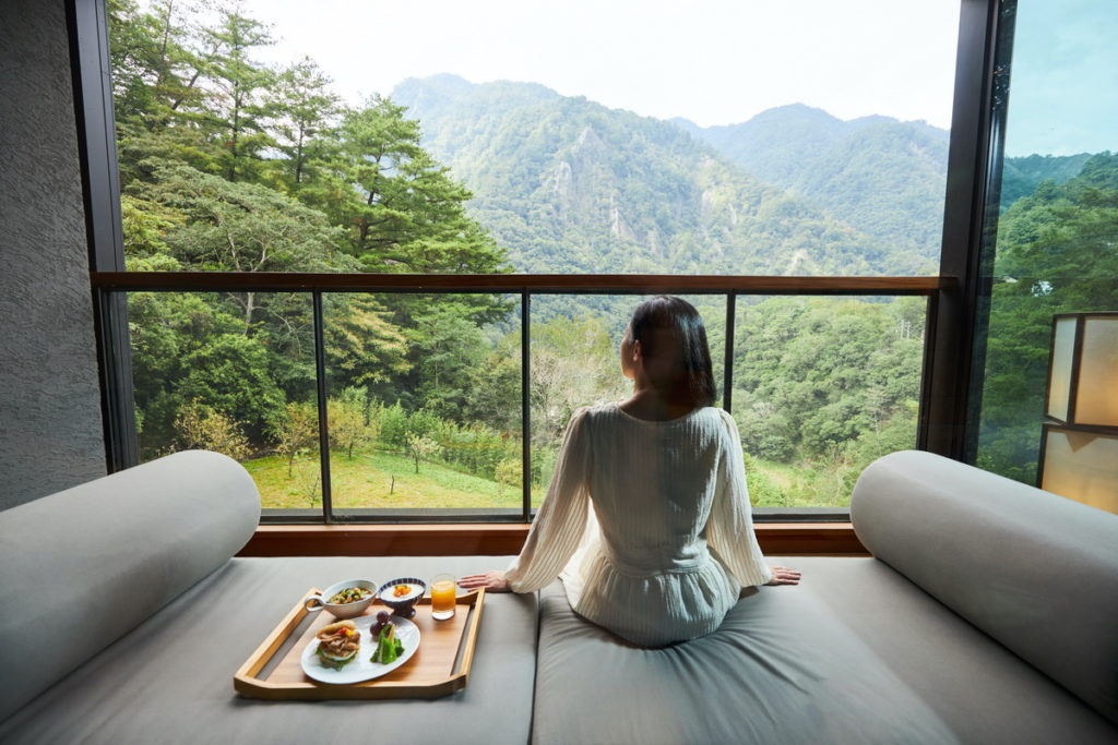 【虹夕諾雅 谷關 HOSHINOYA Guguan】山晨食光人物氛圍 Inroom breakfast with model