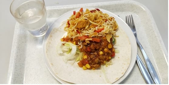 可能是食物和室內的圖像