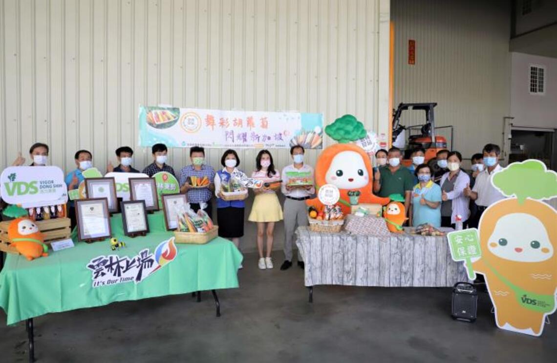 雲林舞彩胡蘿蔔　良品閃耀新加坡　裝櫃啟航攻佔星國最大超市／波新聞