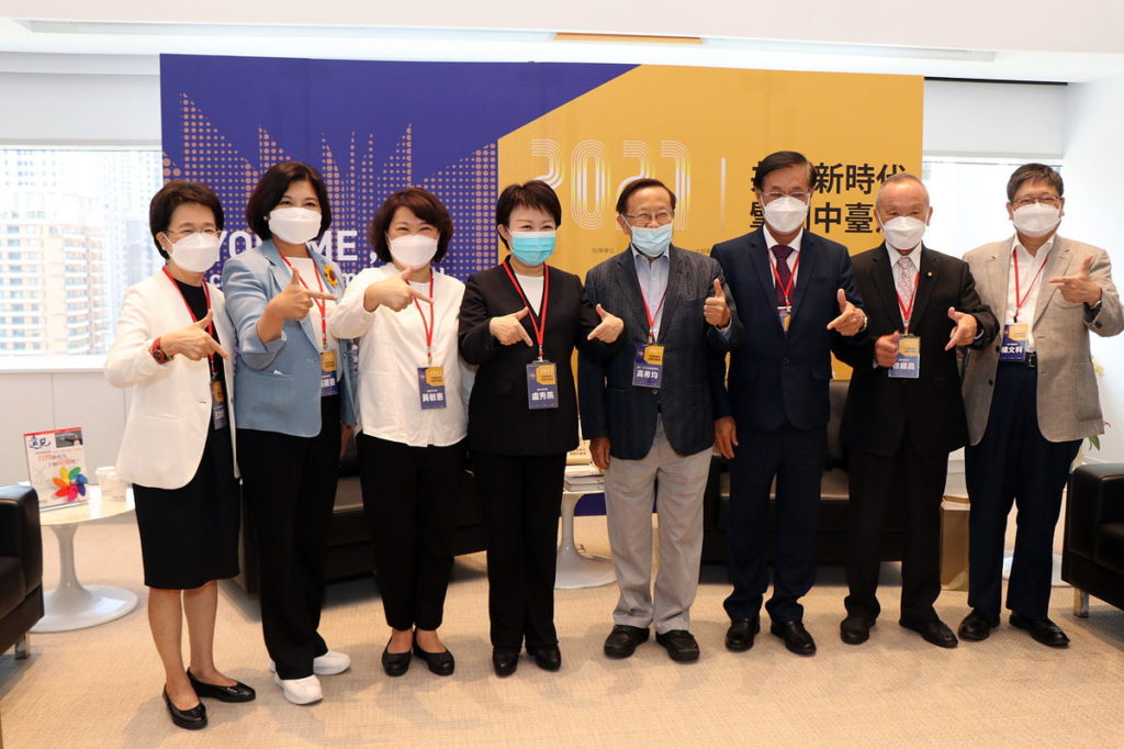 合照 比出七縣市的七手勢_嘉義市政府提供