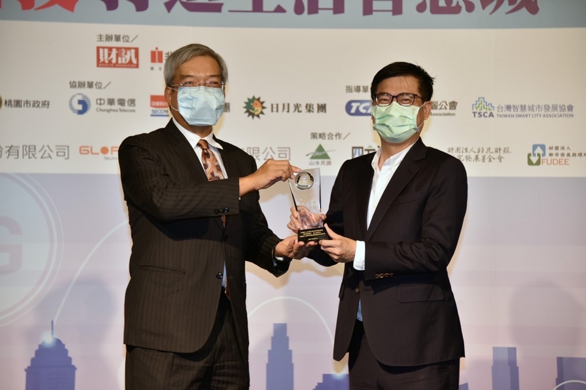 獲頒「智慧城市卓越貢獻獎」 陳其邁:推動智慧城市驅動核心在於以人為本