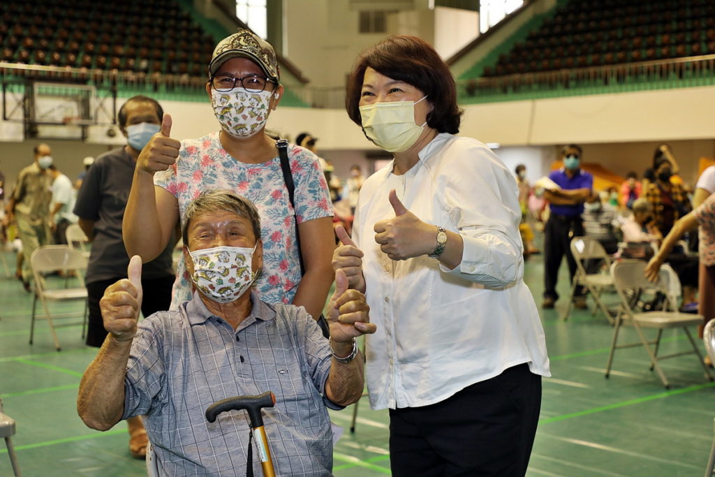 港坪運動公園 AZ第二劑接種 黃敏惠市長前往關心