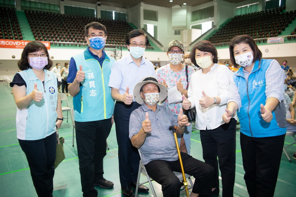 港坪運動公園 AZ第二劑接種 黃敏惠市長前往關心
