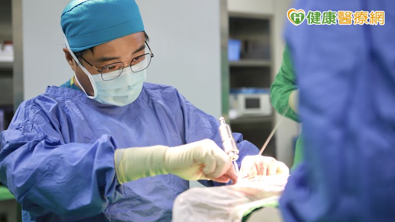 小兒麻痺關節變形求截肢 「骨矯正手術」助腳踏實地