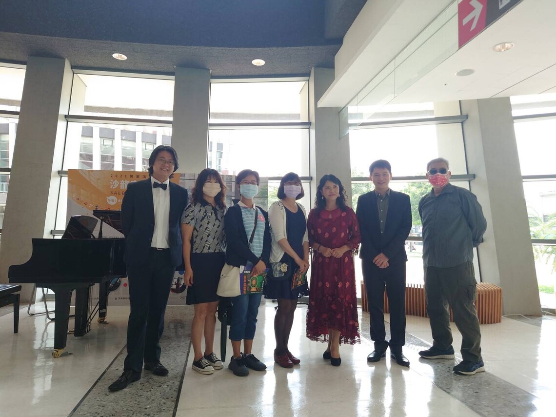 倪孟君、許逸聖、黃楚涵今日屏東市演出《在月光下的英美情歌》/波新聞