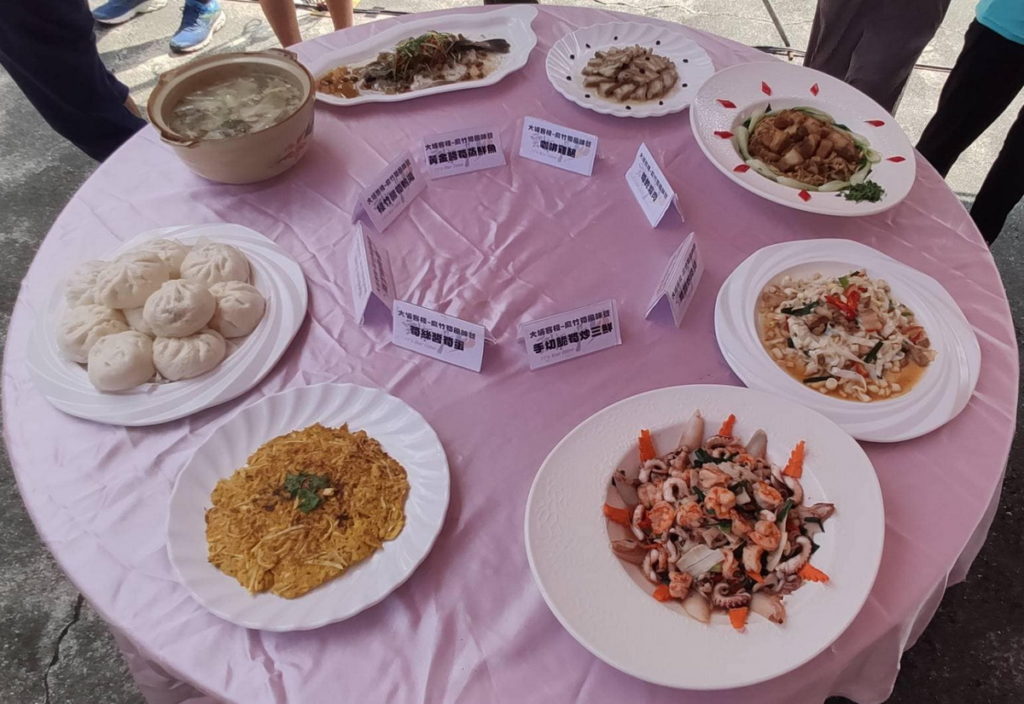 整桌的竹筍家常料理，讓人垂涎欲滴