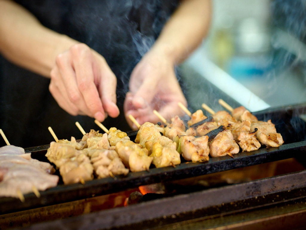 「晴櫻」的雞肉是鳥取縣所生產的大山雞,肉質軟嫩又保有適度嚼勁,口感一級棒。(圖片來源:Ⓒ東京橫丁六本木TERRACE)