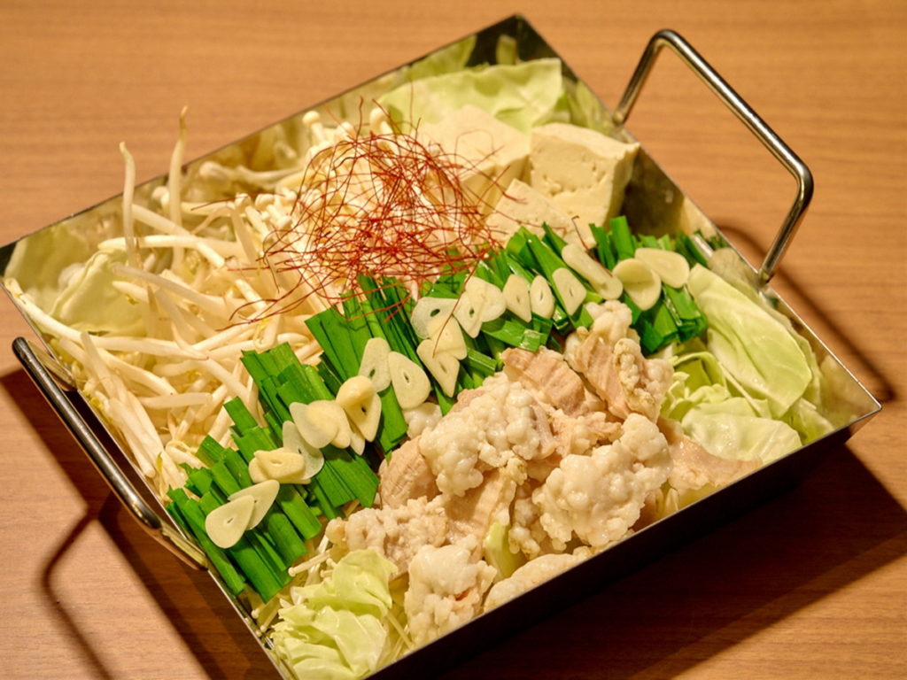 「牛腸鍋橫丁」選用日本國產和牛大腸,腸身肥美脂質豐厚,口感柔嫩不死韌。(圖片來源:Ⓒ東京橫丁六本木TERRACE)