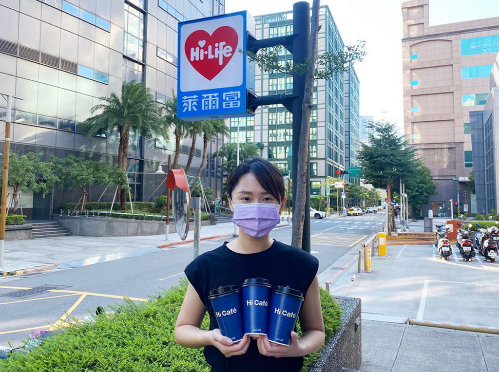 10月1日國際咖啡日，萊爾富推出限時一日快閃優惠，會員透過 Hi-Life VIP APP內的整買零取，享大杯美式咖啡3杯100元