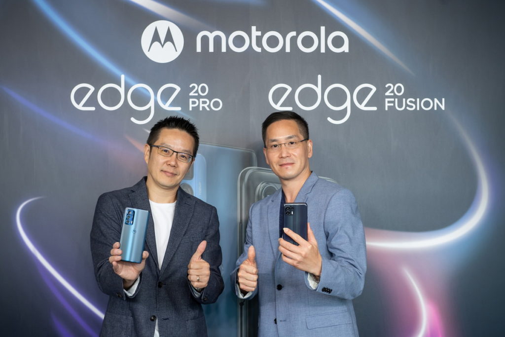 Motorola edge系列以優於市場的價格提供消費者旗艦級的規格。Motorola中亞太區智慧型裝備總經理田曉坤(左)、Motorola亞太區產品總監張宗翰(右)。