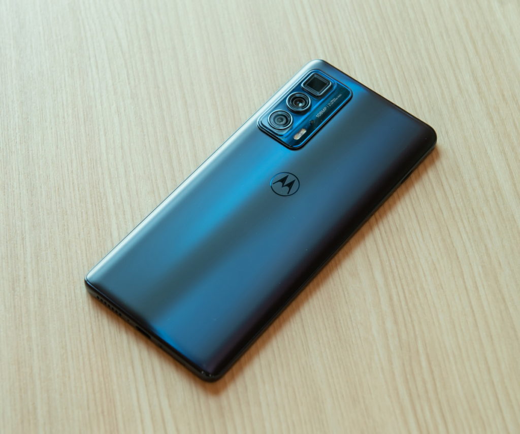 Motorola edge 20 pro將10月上旬於指定通路開賣12GB+256GB版本,建議售價NT17,990元。