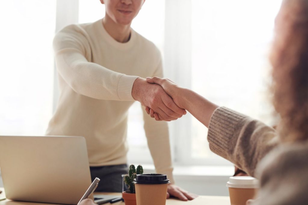 企業樂與招募有額外技能的畢業生 (圖片來源Pexels)
