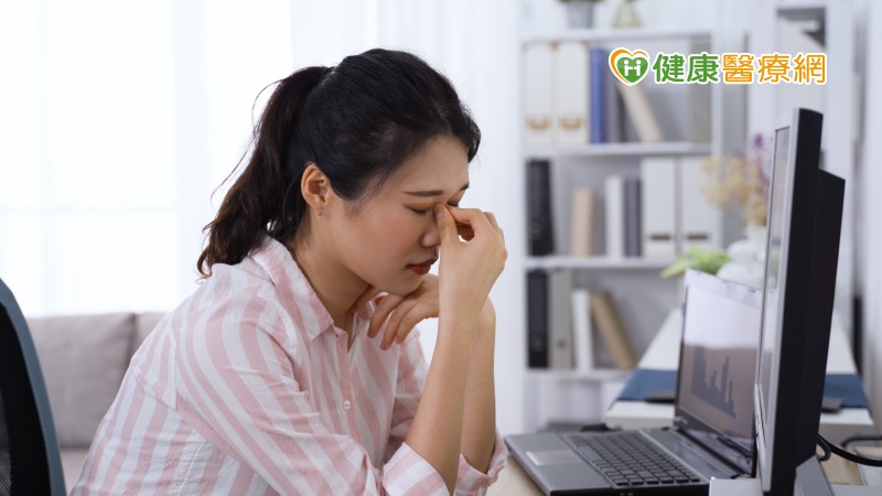 24歲女眼睛極度乾燥 輕忽症狀險失明