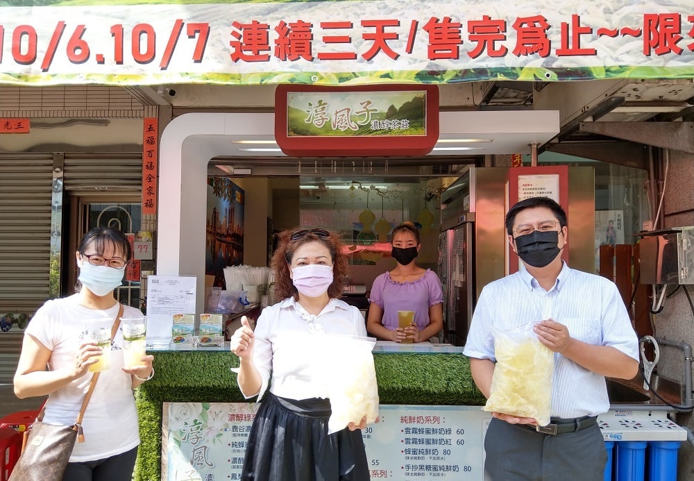 可能是站立的圖像