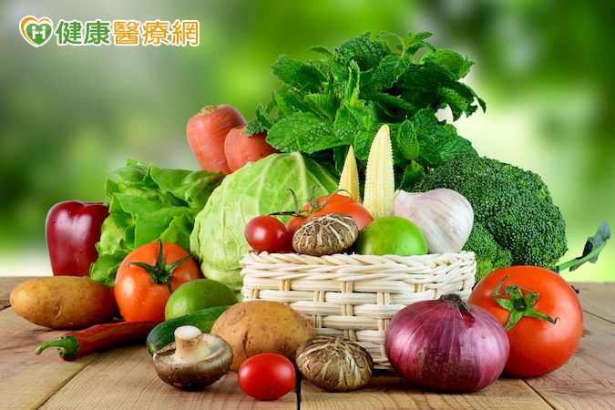遠離腦中風減鹽就好? 營養師:限制鹽分攝取不等於限制鈉含量