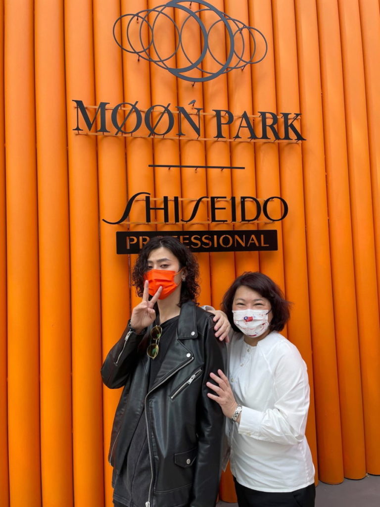 市長(右)、Uno店長(左)
