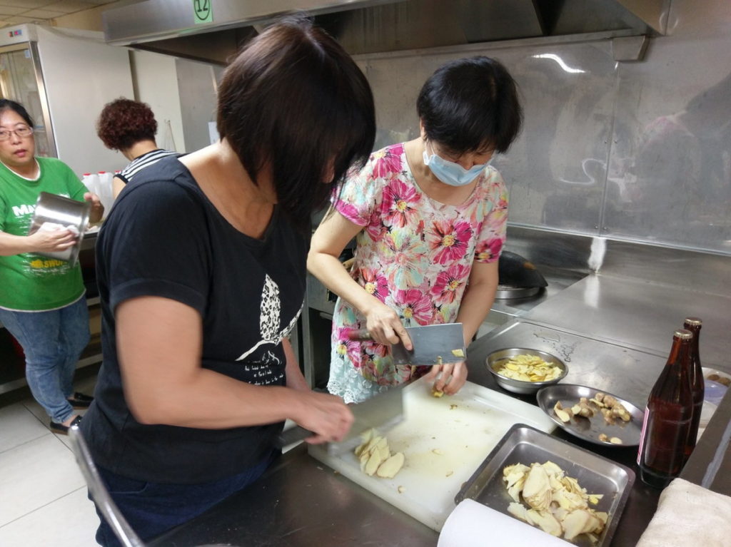(疫情前資料照)嘉義市居家托育服務中心月子餐訓練課程