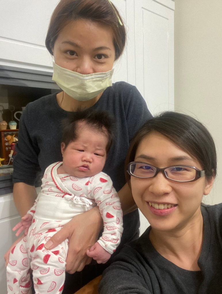 受訪者合照(左)黃婉瑜到宅服務員、(右)李宛璇