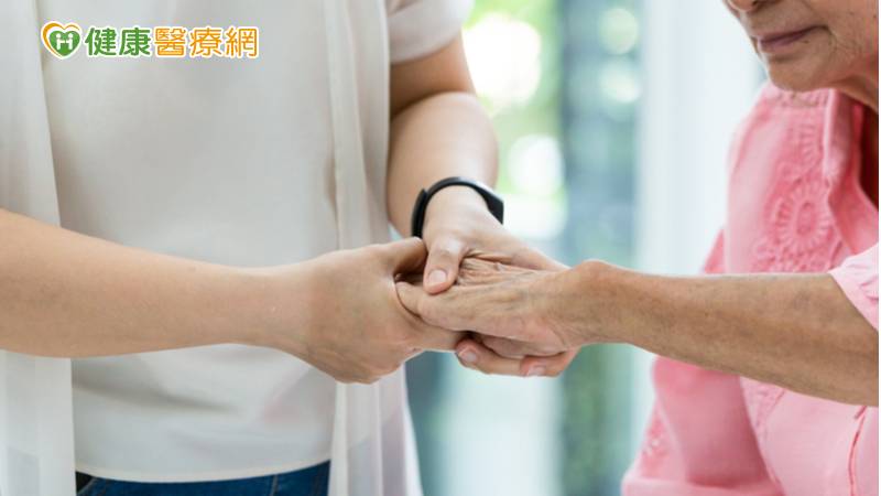 總轉不開瓶蓋轉、門把? 當心是「類風濕性關節炎」惹禍