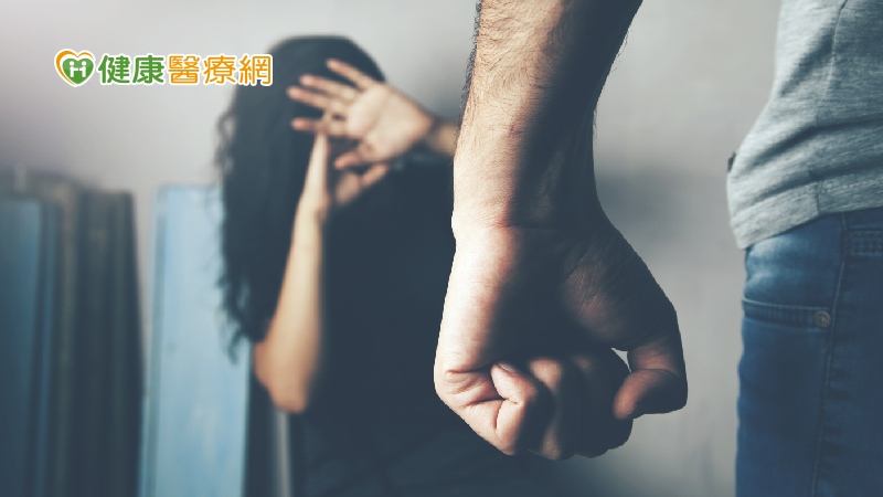 從鬼滅之刃看挖眼事件 「暴力攻擊人格」是如何形成的?