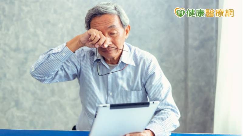 眼睛也會中風! 這些危險警訊,你中幾個?