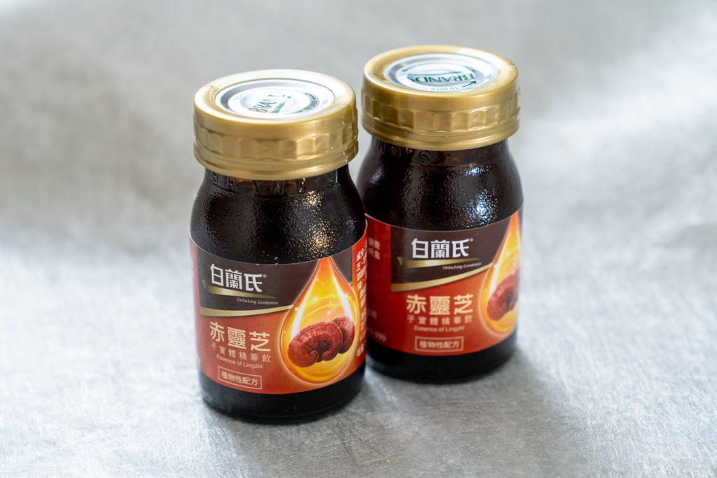 白蘭氏新品「白蘭氏赤靈芝子實體精華飲」，嚴選珍貴漢方「赤靈芝」品種，從根本打底做起進而調整體質。