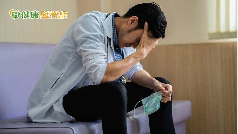 突劇烈頭痛、四肢體無力? 當心「硬腦膜下血腫」惹禍