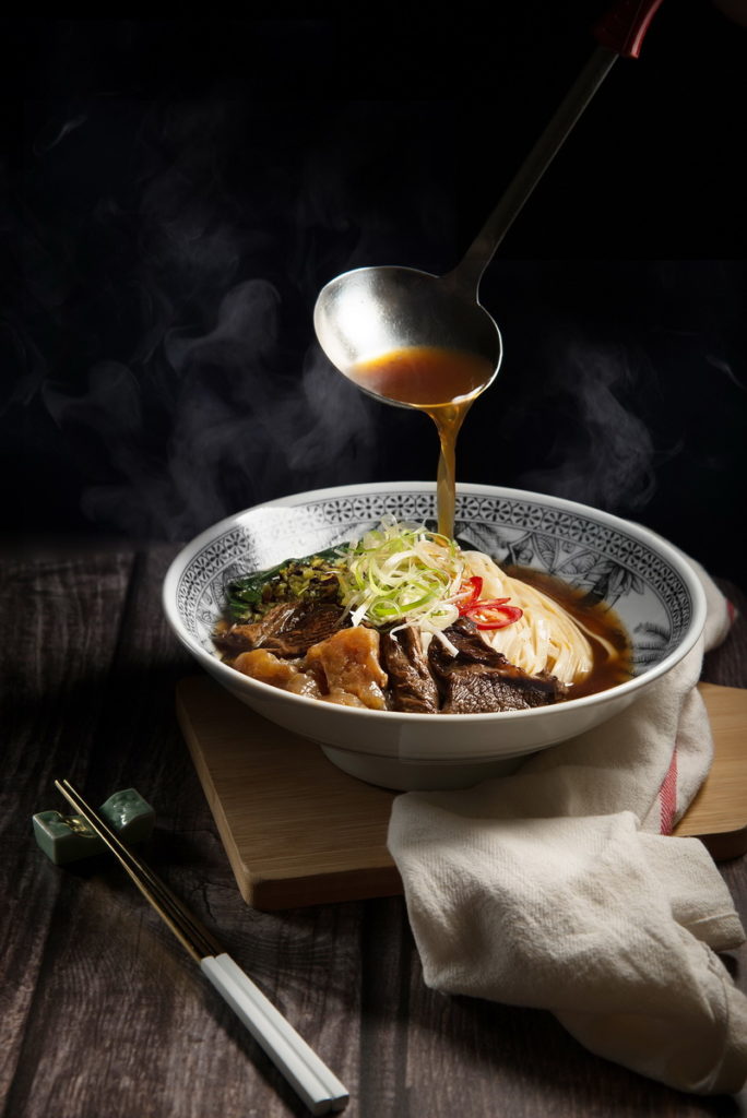 【阿舍老饕半筋半肉牛肉麵】買四盒享69折,原價$1,520,優惠價$1,050