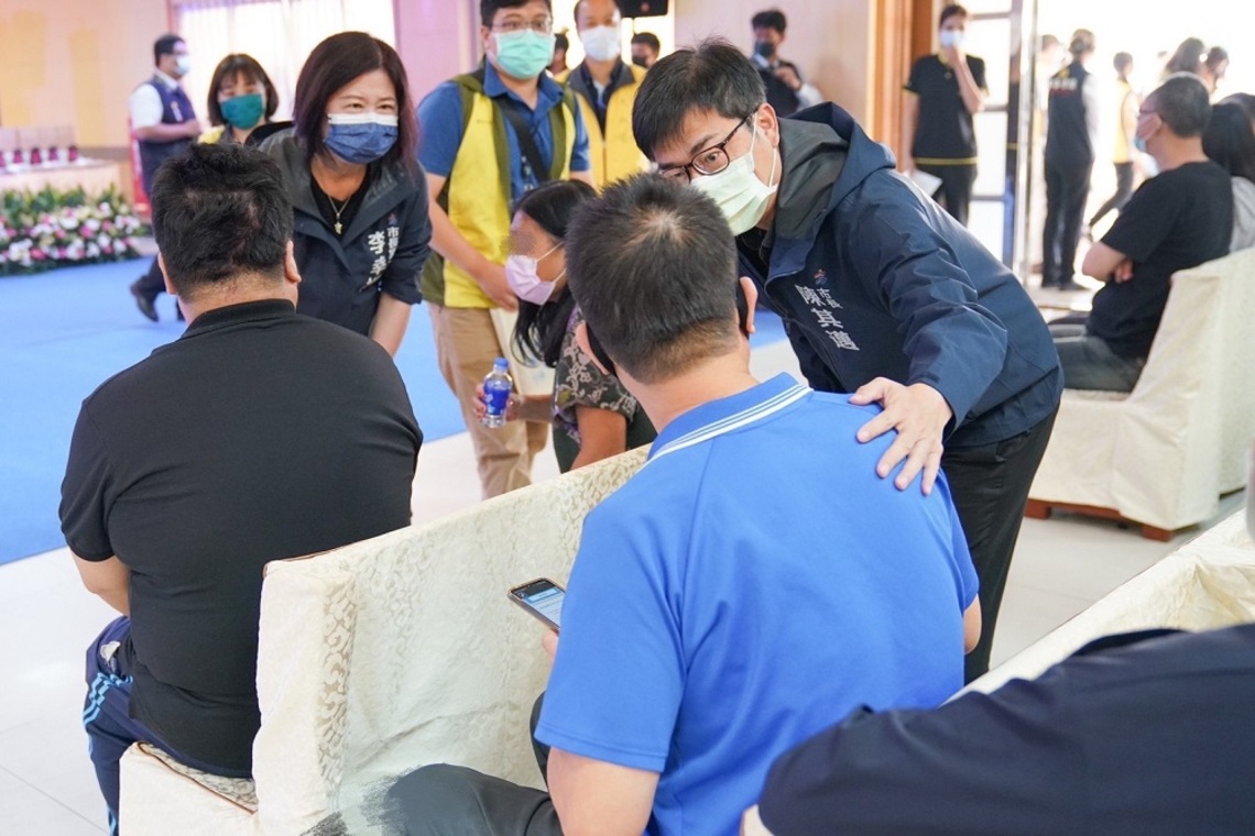 城中城罹難者舉辦頭七超渡法會    陳其邁陪同祈願 撫慰罹難者家屬