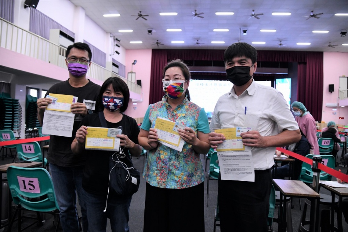 徐榛蔚接種第二劑AZ疫苗 提醒民眾把握時間施打
