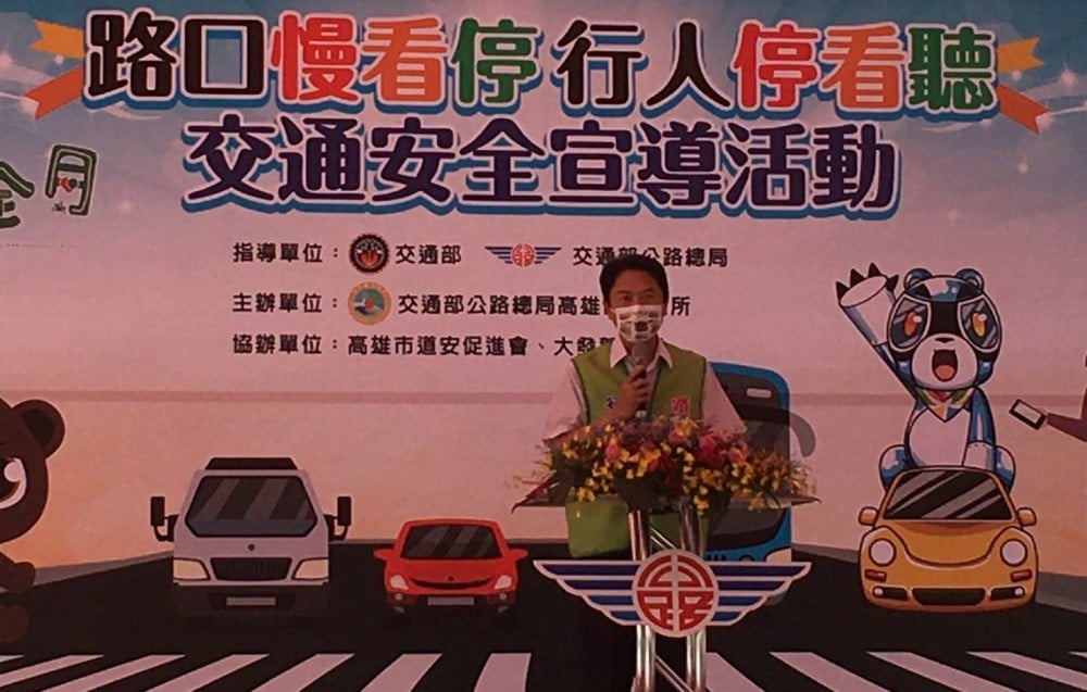 可能是 1 人和站立的圖像