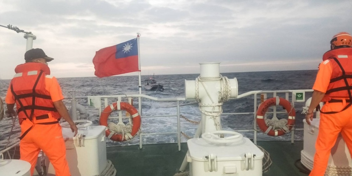 船筏失去動力 海巡協助拖帶返港