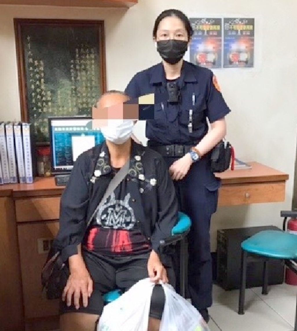 秋夜驟涼返家難      員警安頓打工婦溫暖人心