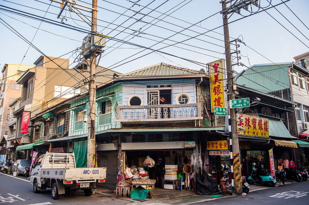 忠孝路32號整修過程 圓窗弧形陽台