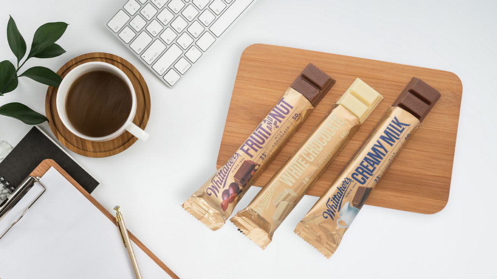 Whittaker’s巧克力將堅果、果乾入餡,多層次完美融合,更以金色包裝,呈現低調奢華的時尚感,無論是巧克力控獨自享用,或挑選體面禮物送給親友、另一半,都是消費者值得入手的甜食選擇。