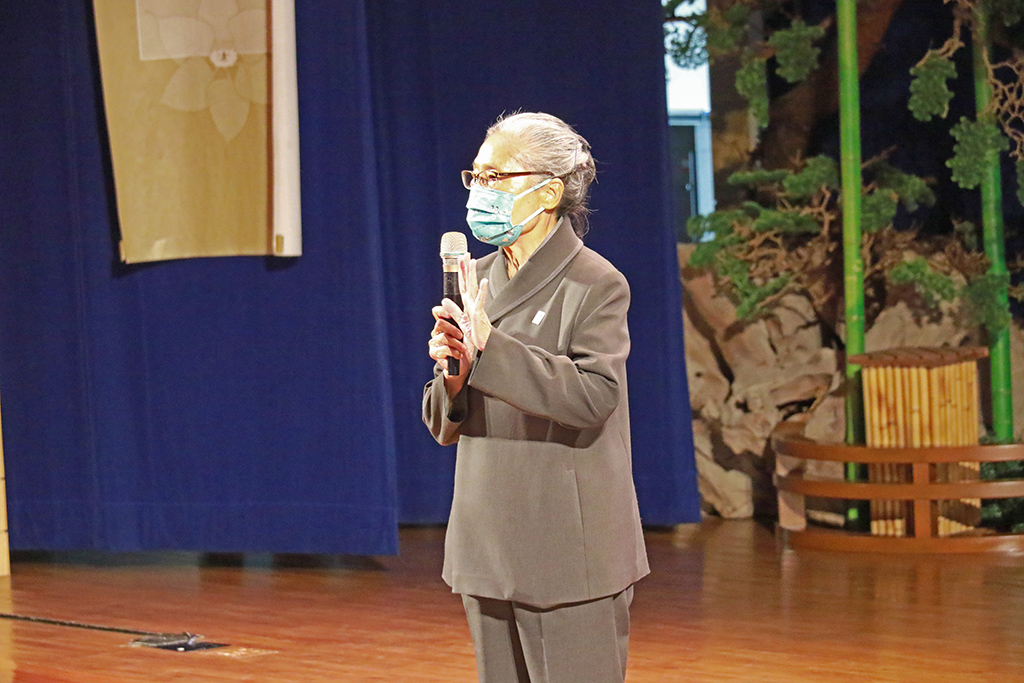 慈濟基金會長照推展中心總召林碧玉以「談慈濟人文與長期照護」為研討會開啟課程序幕。