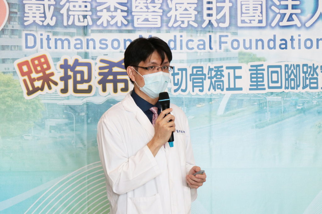 嘉基骨科羅勝彬醫師表示:考量病患的職業,若進行關節融合術,關節無法活動,會導致鋼琴演奏上的不便。